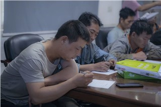 朝陽(yáng)集團(tuán)開展行車和有限作業(yè)空間安全操作培訓(xùn)、道路交通安全培訓(xùn)